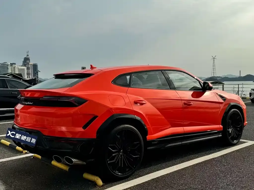 Lamborghini Urus SE — фото 8