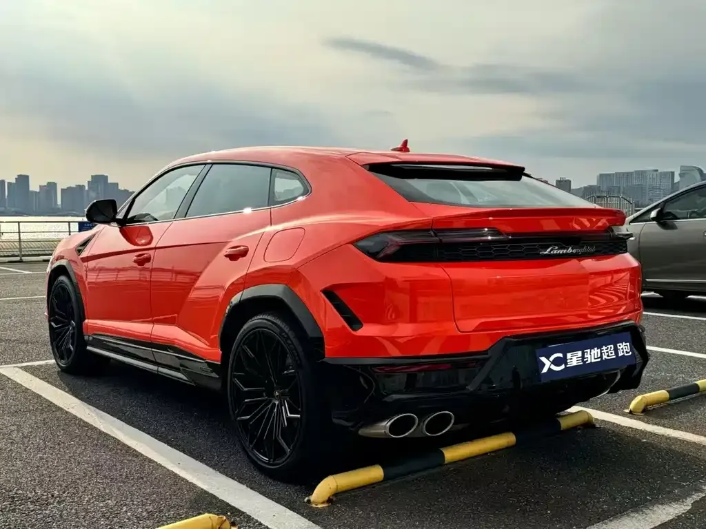 Lamborghini Urus SE — фото 6
