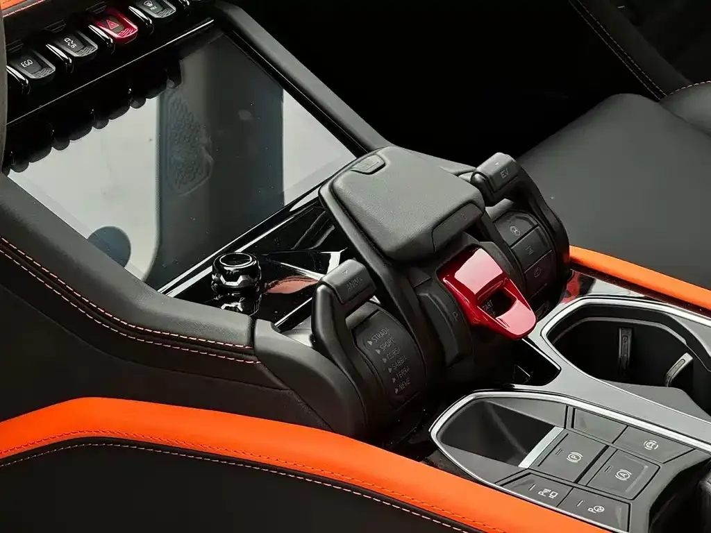Lamborghini Urus SE — фото 2