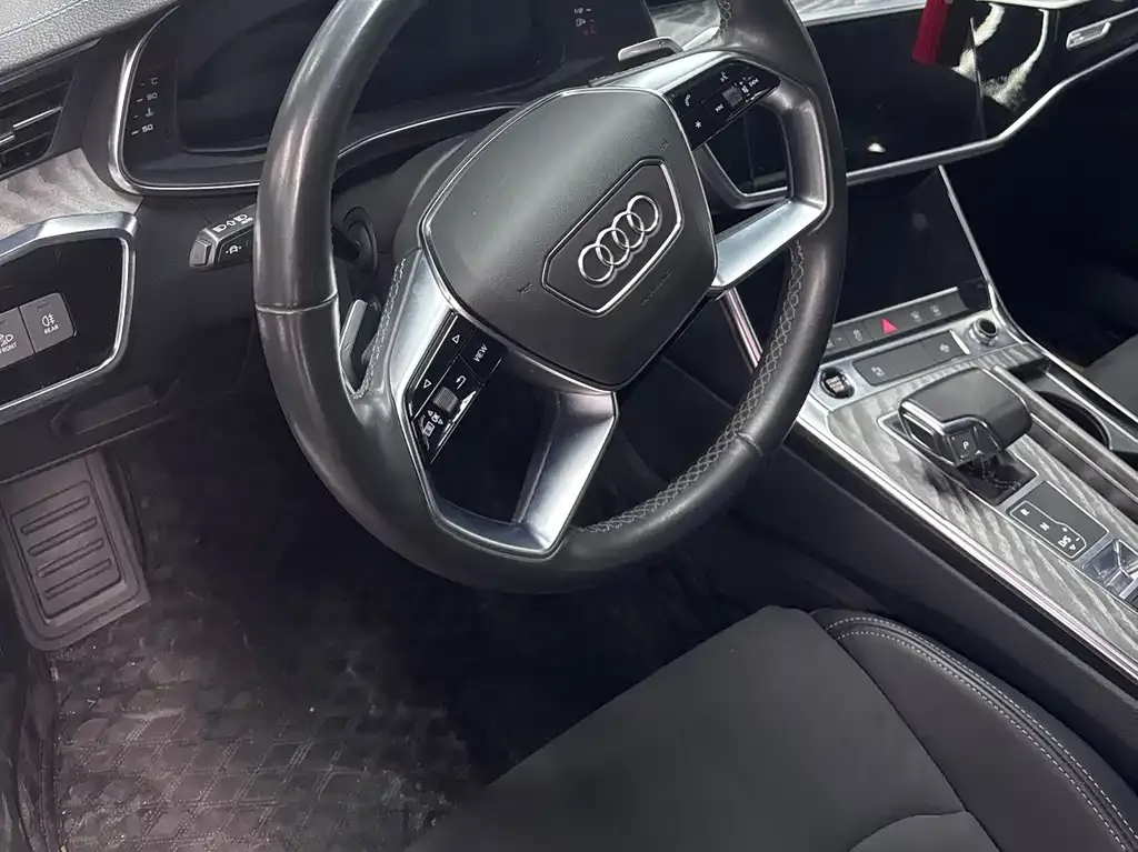 Audi A7L — фото 7