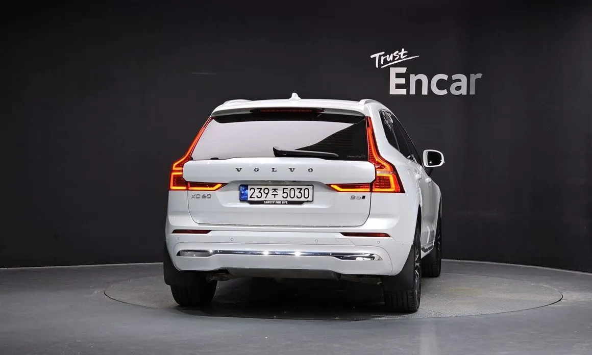 Volvo XC60 — фото 10