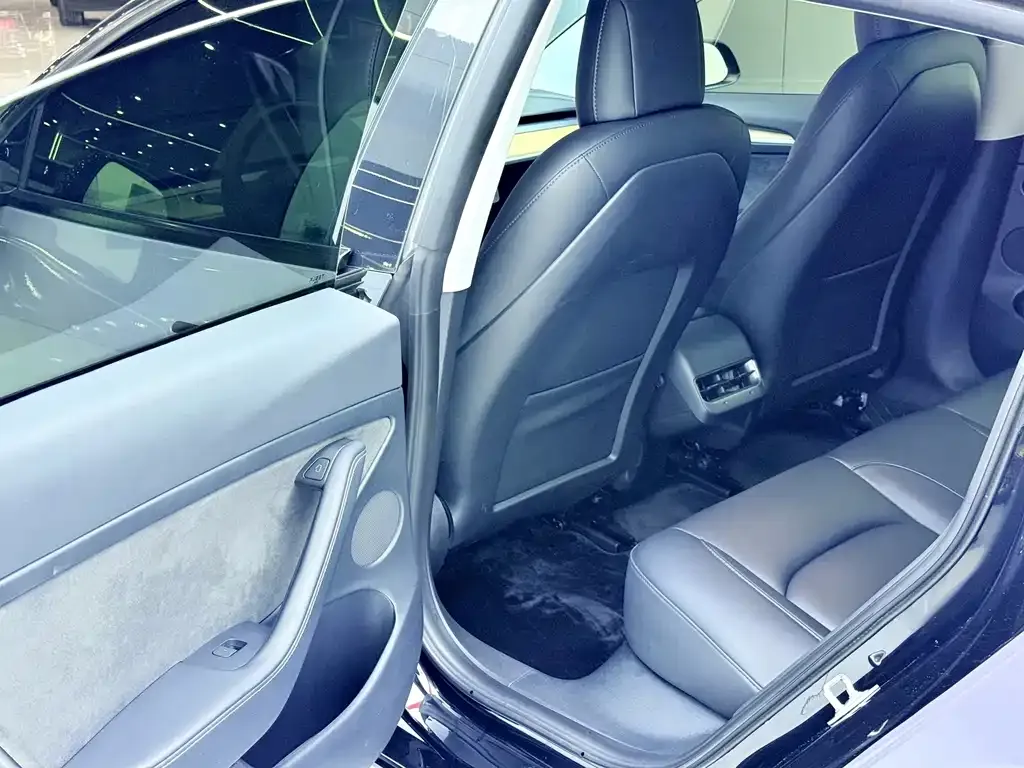 Tesla Model 3 — фото 10