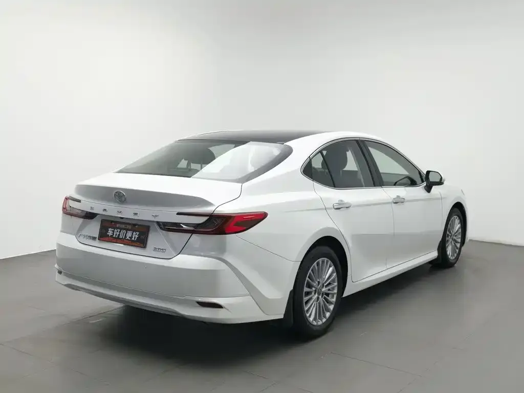 Toyota Camry — фото 9