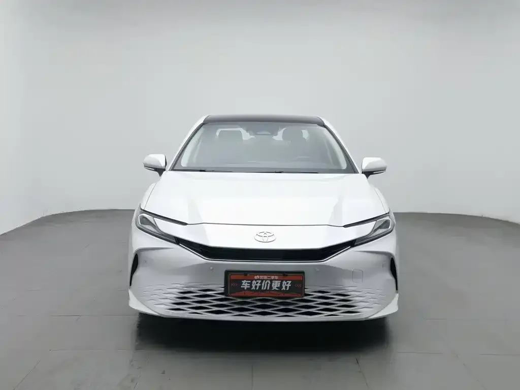 Toyota Camry — фото 6
