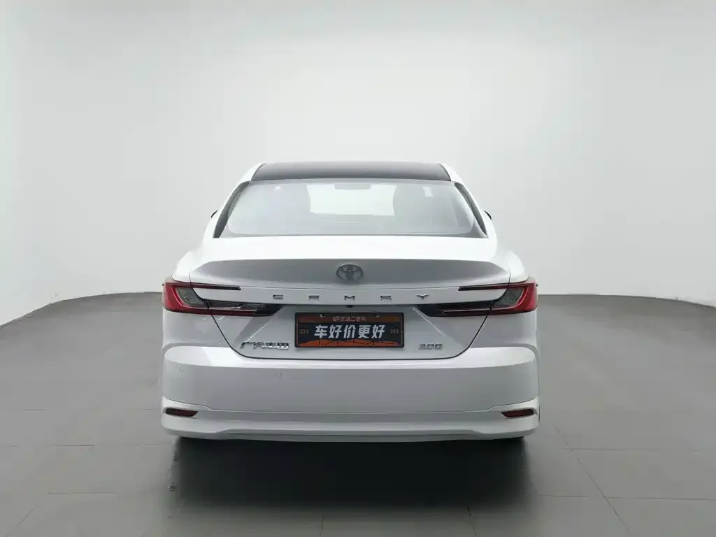 Toyota Camry — фото 4