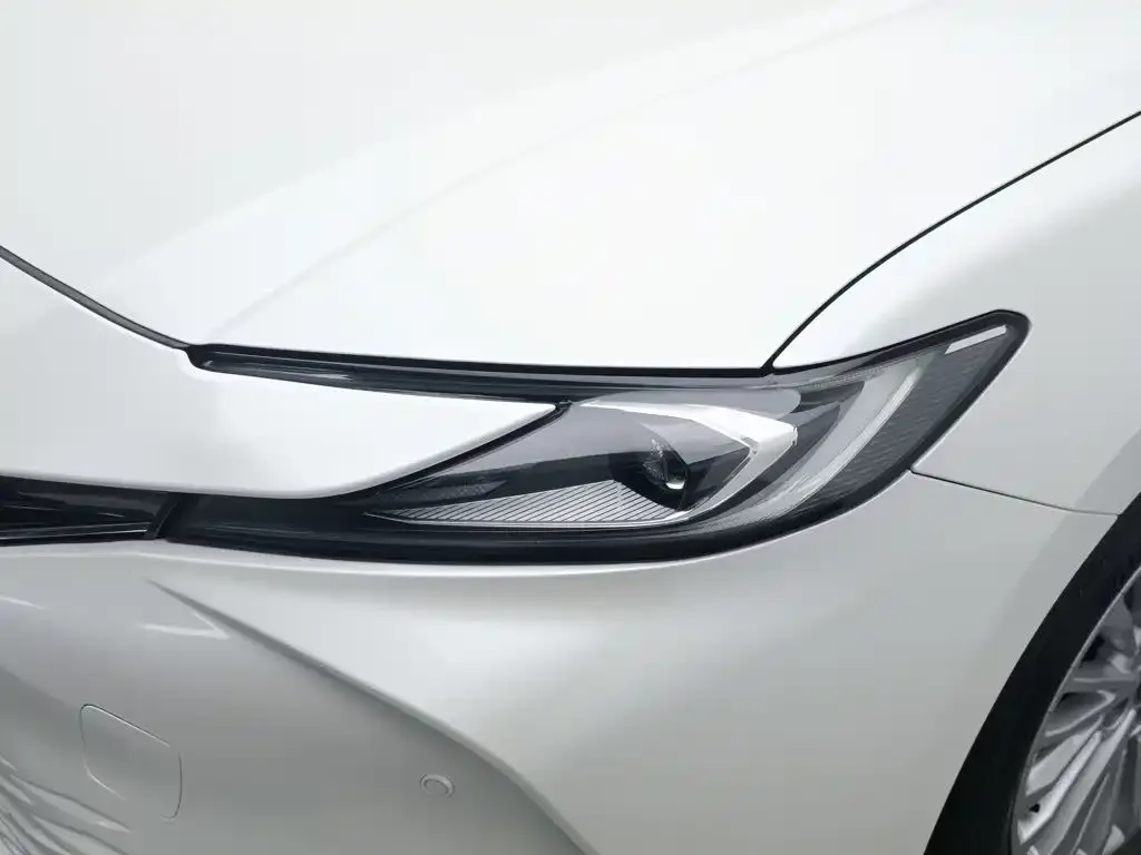 Toyota Camry — фото 2