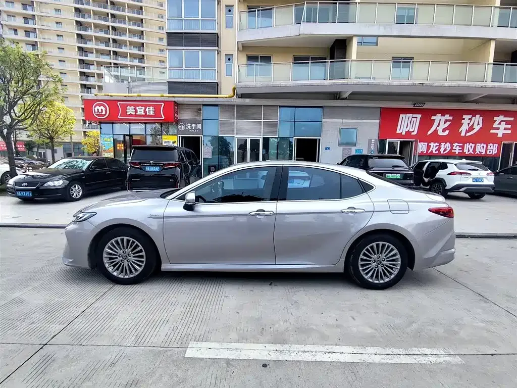 Toyota Camry — фото 6