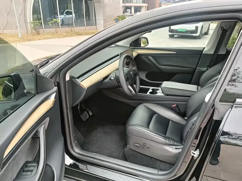 Tesla Model Y — фото 3
