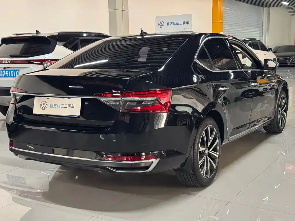 Skoda Superb — фото 5
