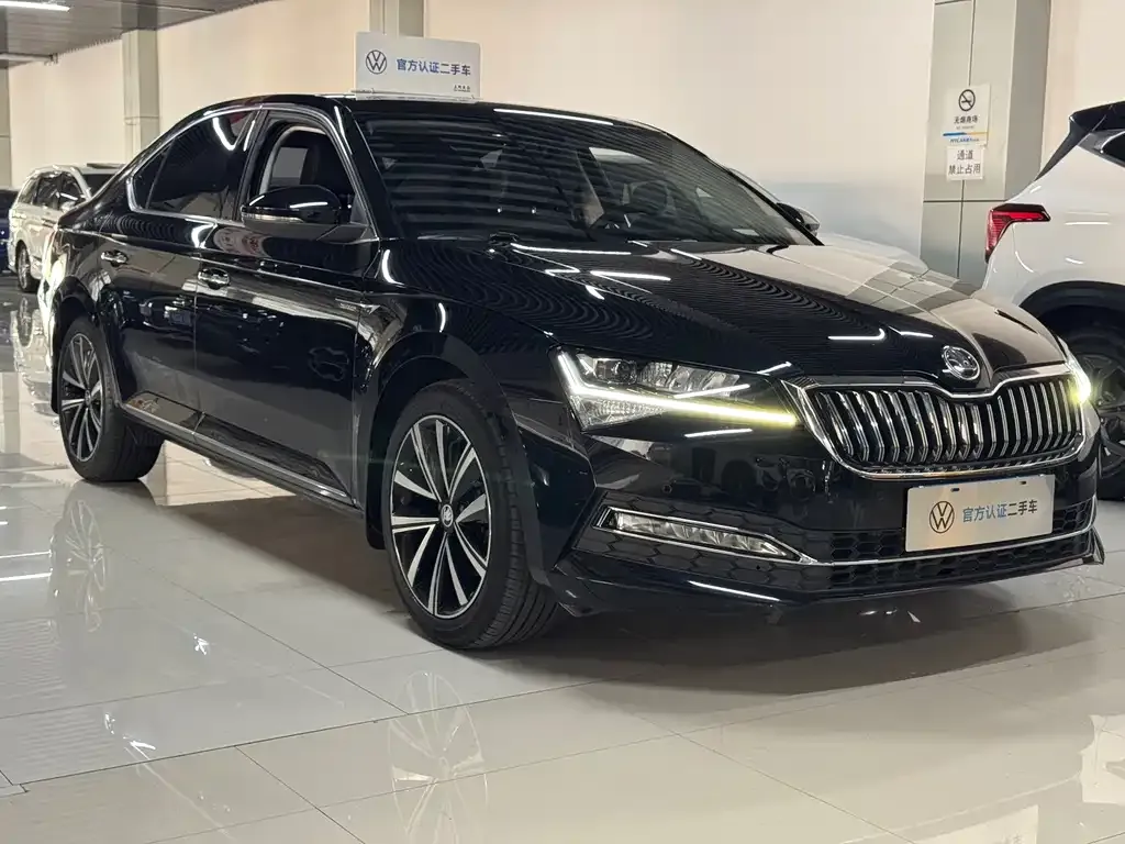 Skoda Superb — фото 8