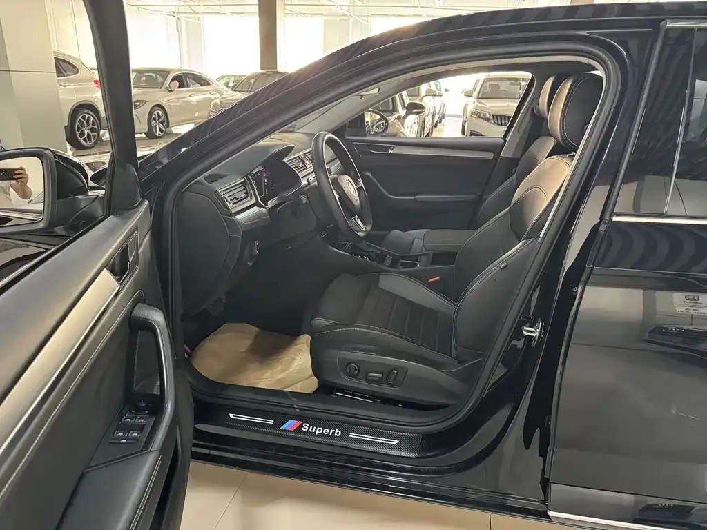 Skoda Superb — фото 9