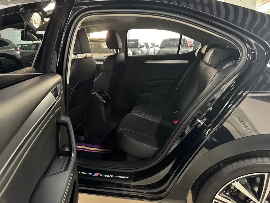Skoda Superb — фото 4