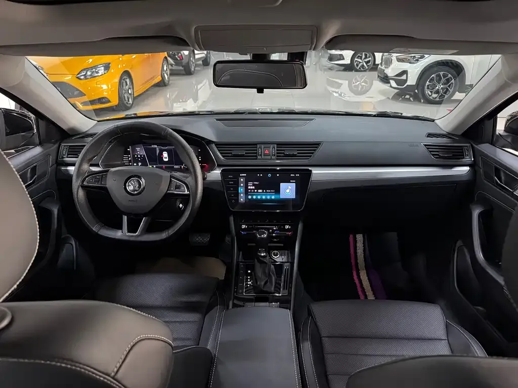 Skoda Superb — фото 10