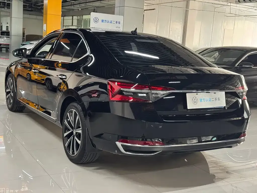 Skoda Superb — фото 2