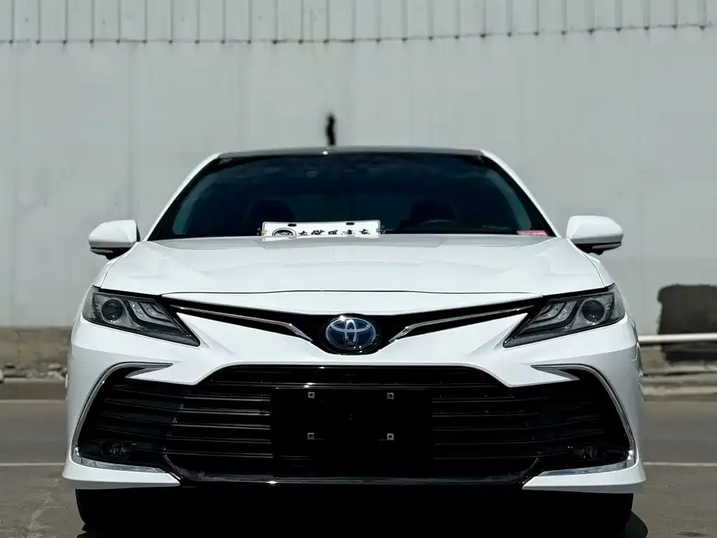 Toyota Camry — фото 5