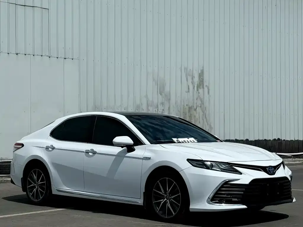 Toyota Camry — фото 3