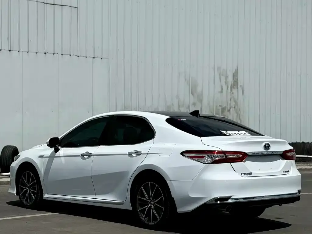 Toyota Camry — фото 9