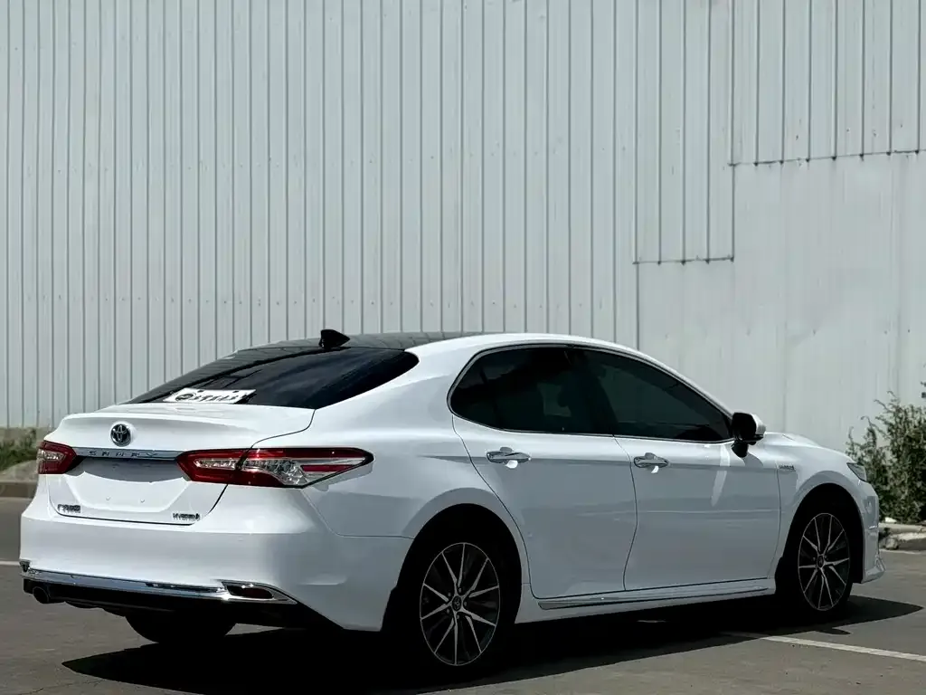 Toyota Camry — фото 2