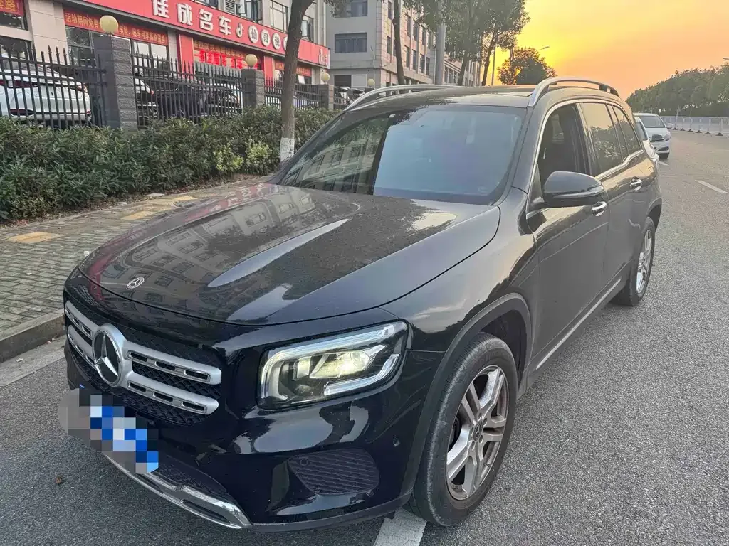 Mercedes-Benz GLB — фото 1