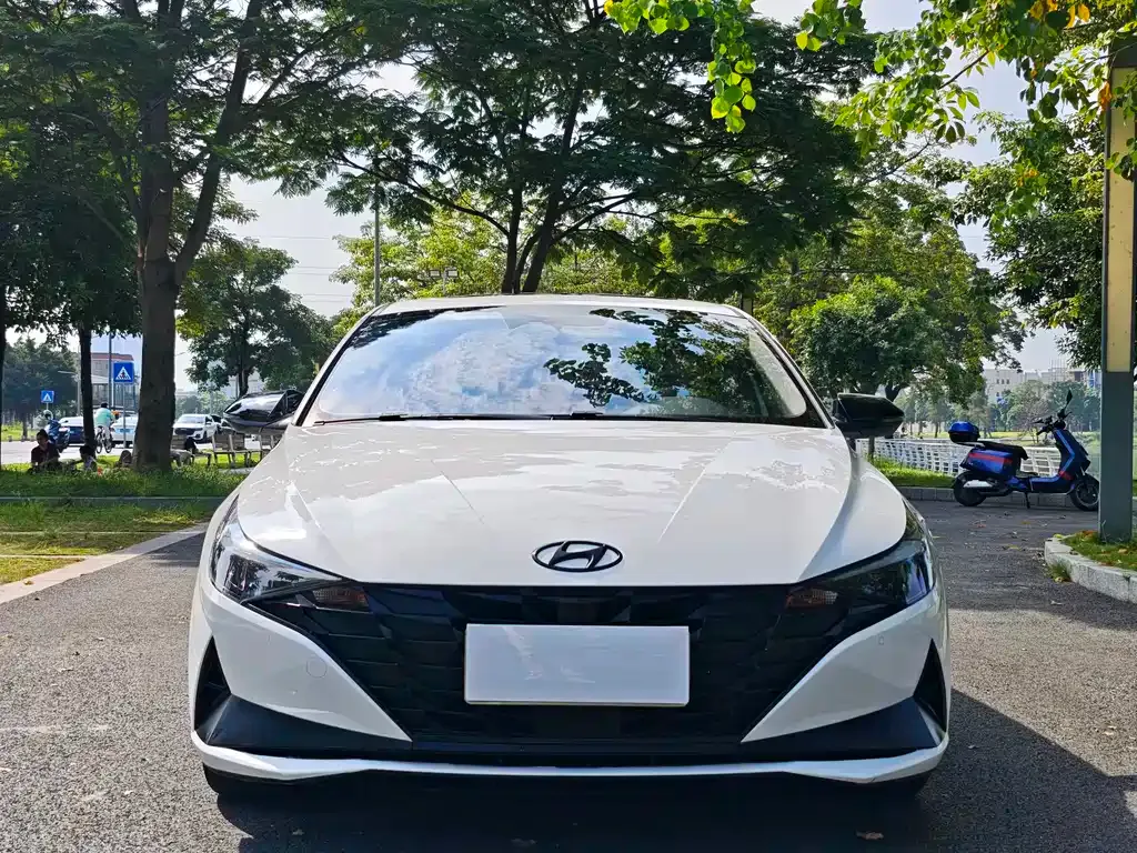 Hyundai Elantra — фото 8
