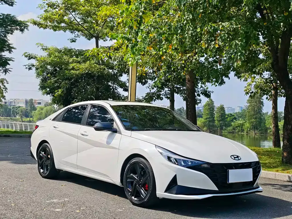 Hyundai Elantra — фото 9