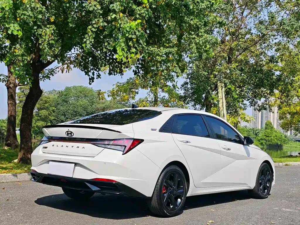 Hyundai Elantra — фото 5