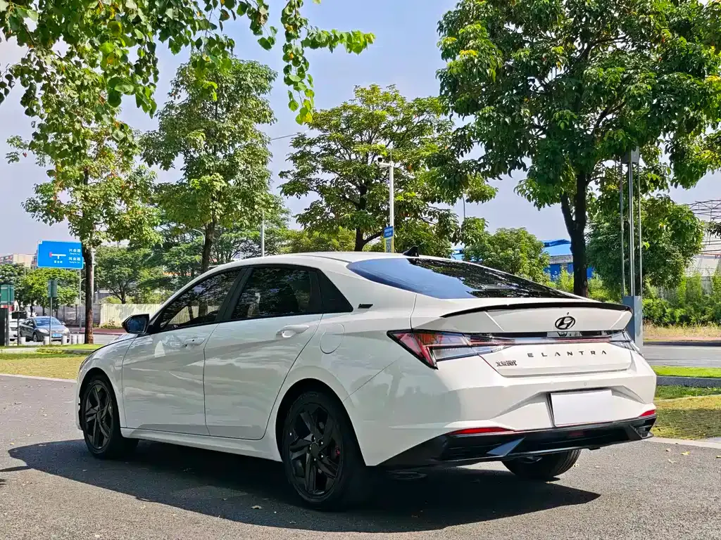 Hyundai Elantra — фото 6
