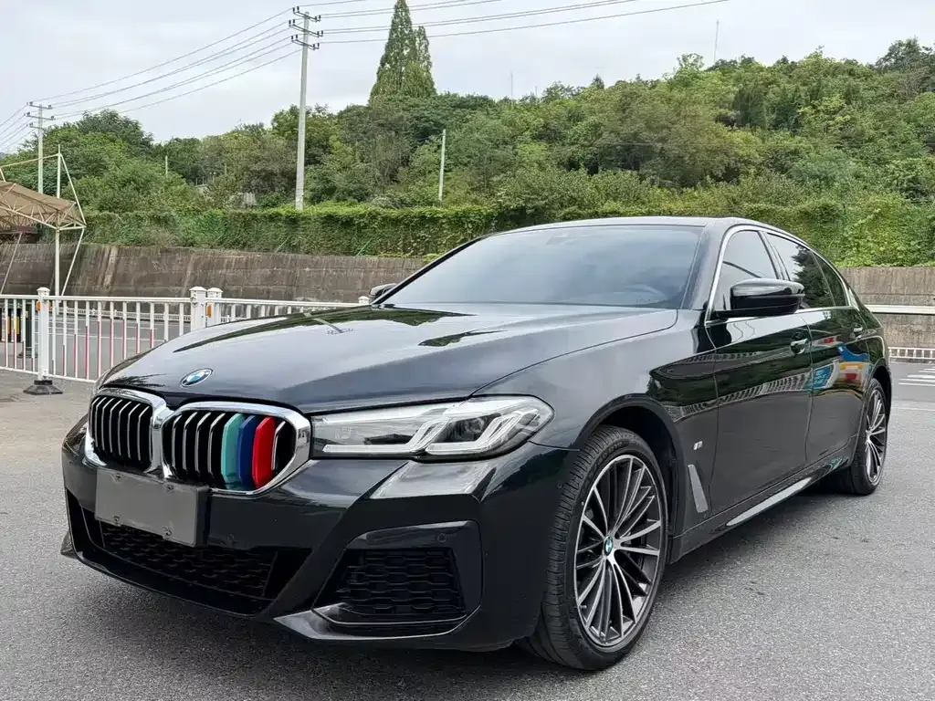 BMW 5 Series — фото 1