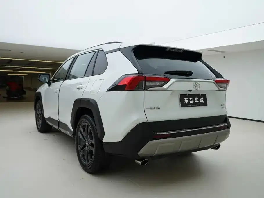 Toyota RAV4 — фото 6