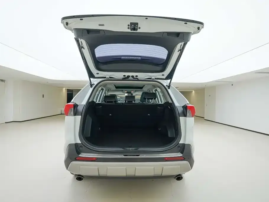 Toyota RAV4 — фото 3
