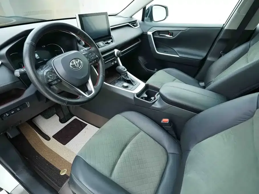 Toyota RAV4 — фото 10