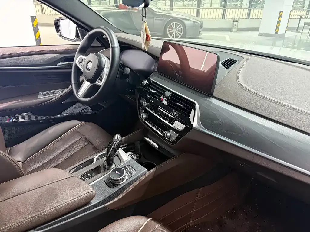 BMW 5 Series — фото 10