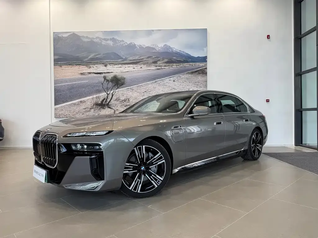 BMW i7 — фото 1