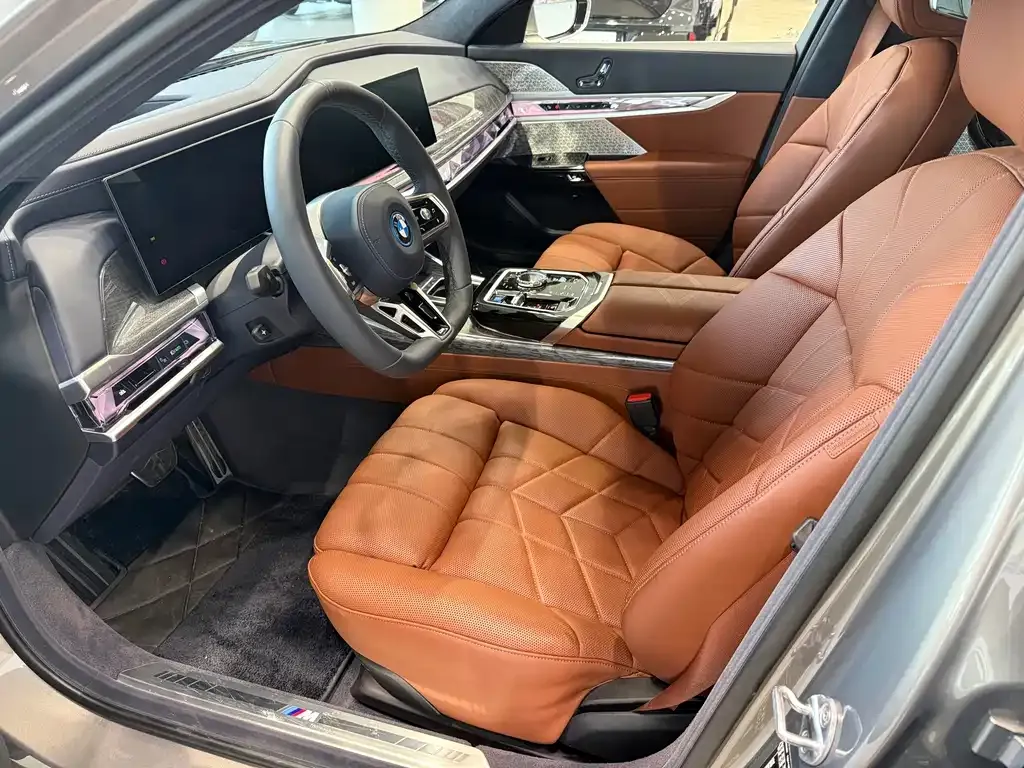 BMW i7 — фото 7