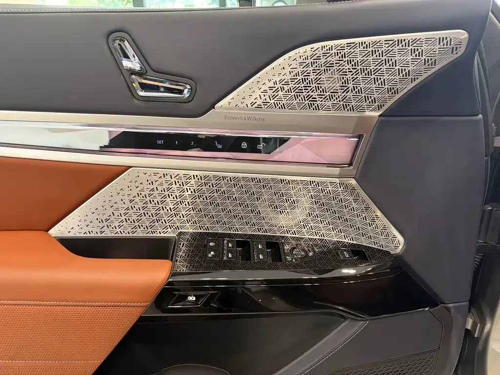 BMW i7 — фото 10