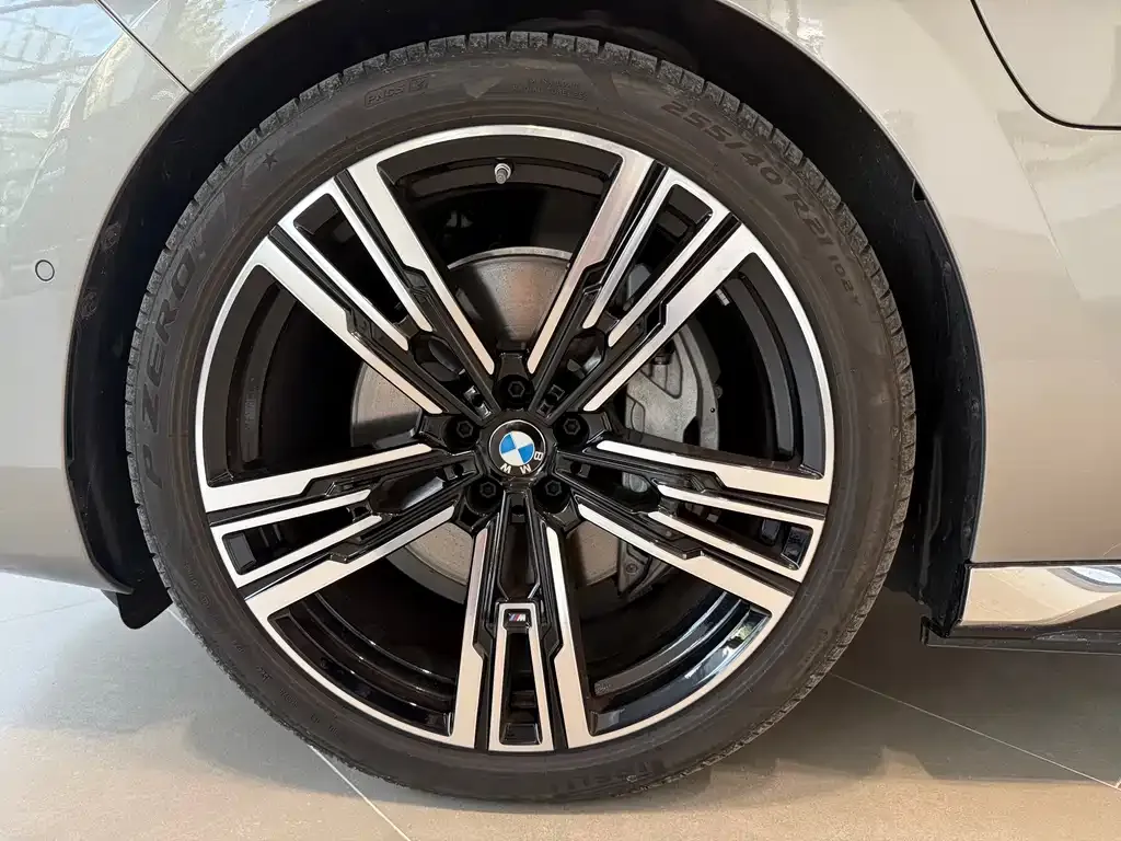 BMW i7 — фото 4