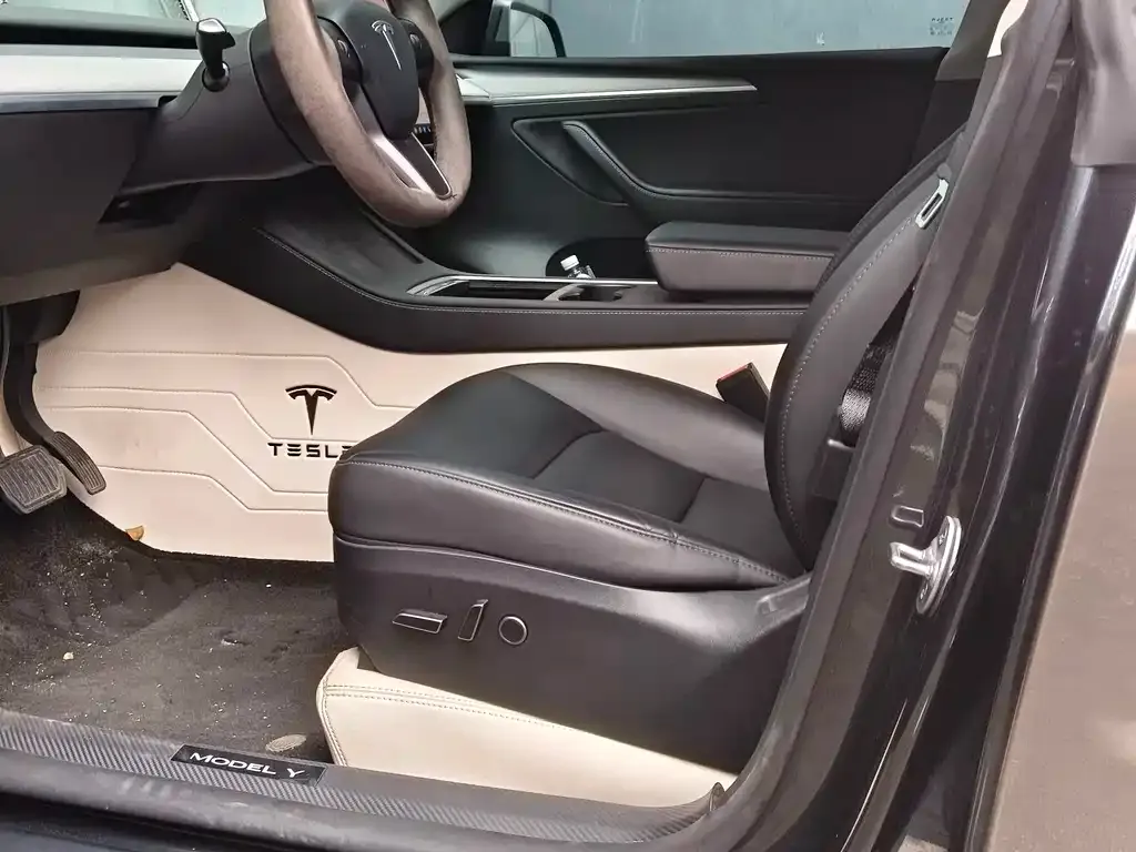 Tesla Model Y — фото 9