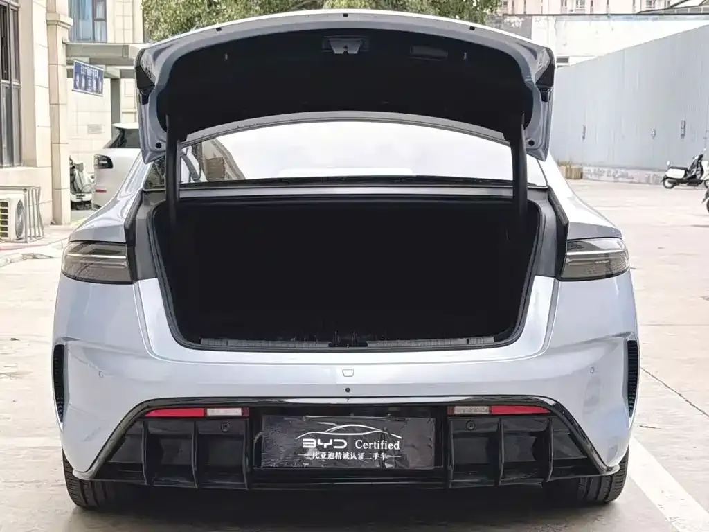 BYD Seal — фото 9