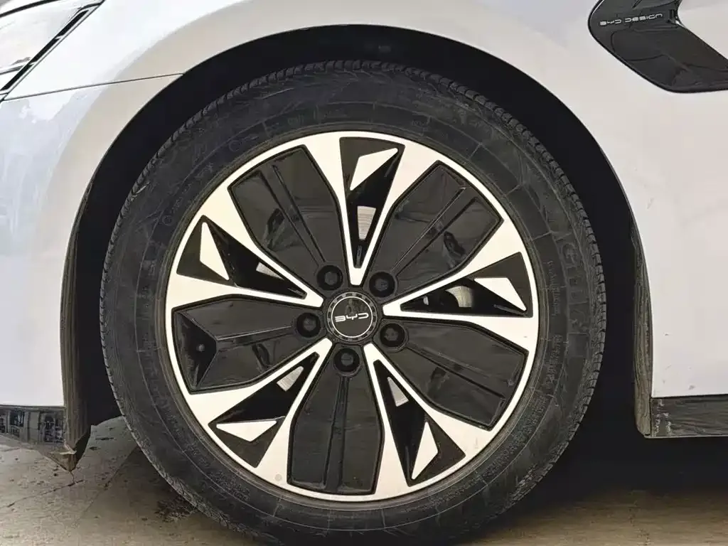 BYD Seal — фото 8