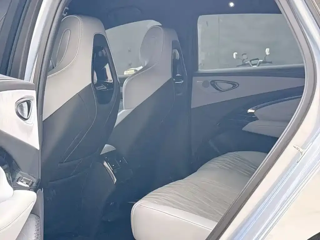 BYD Seal — фото 2