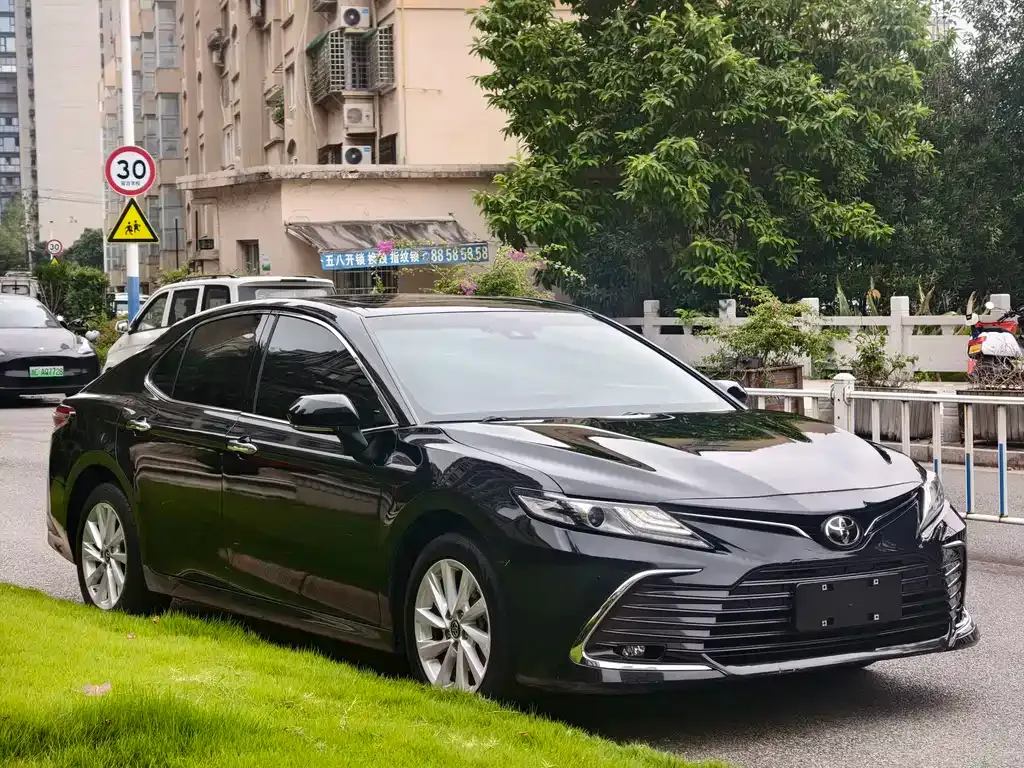 Toyota Camry — фото 9