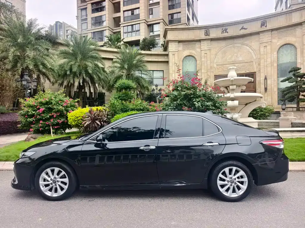 Toyota Camry — фото 8