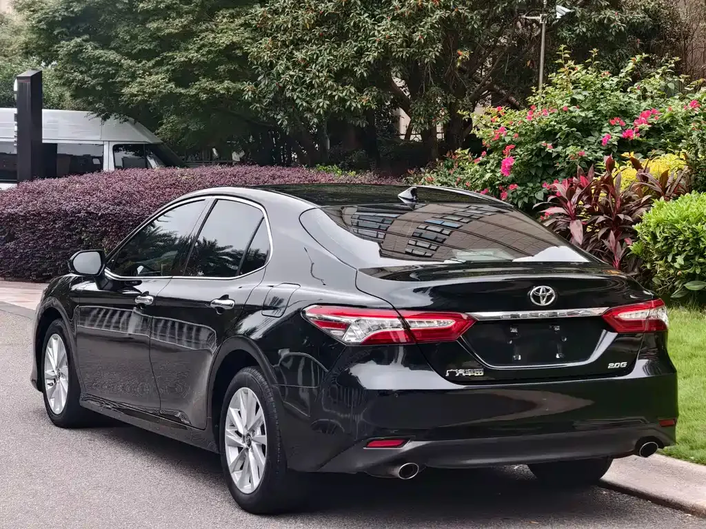 Toyota Camry — фото 7