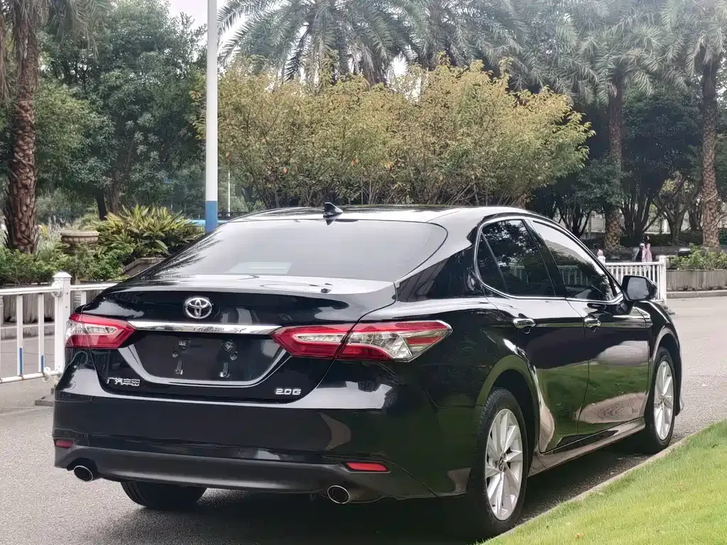Toyota Camry — фото 6