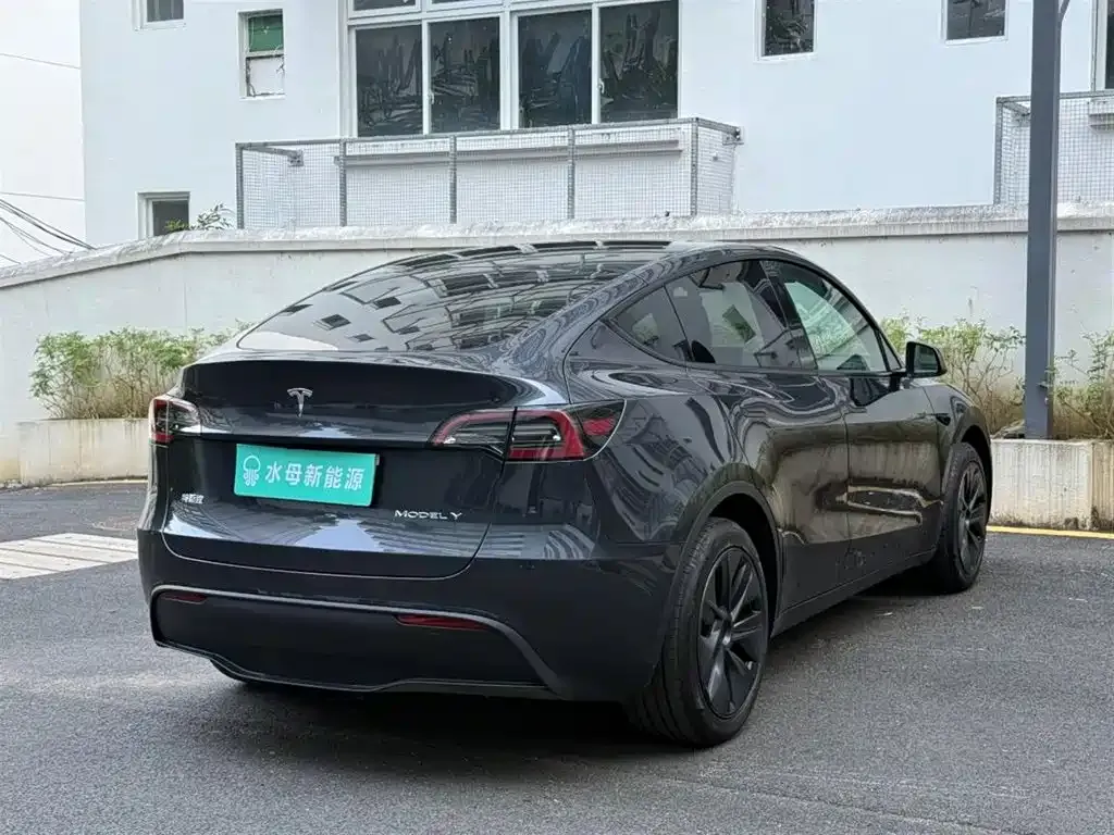 Tesla Model Y — фото 4