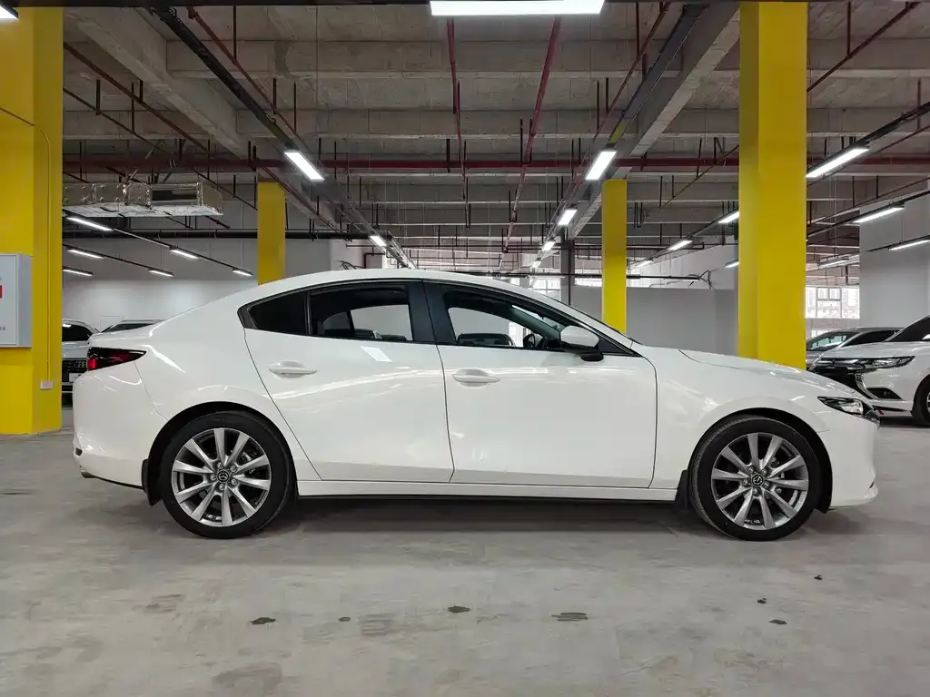 Mazda 3 Axela — фото 4