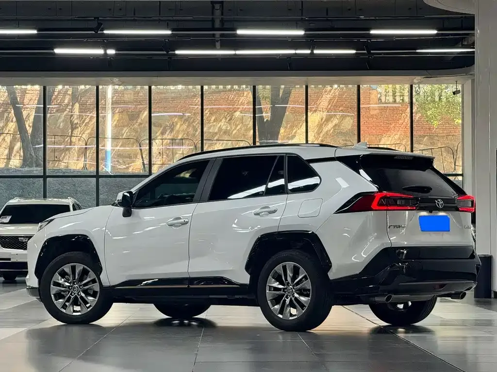 Toyota Wildlander — фото 4