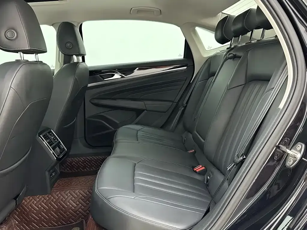 Volkswagen Passat — фото 6