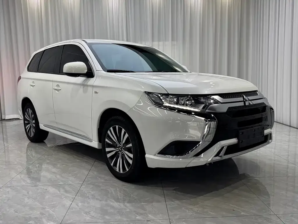 Mitsubishi Outlander — фото 4