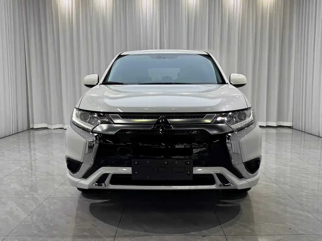 Mitsubishi Outlander — фото 2